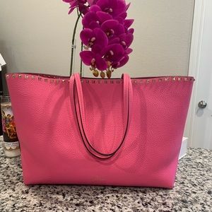 Valentino Garavani Rockstud Leather Tote Feminine(hot pink)